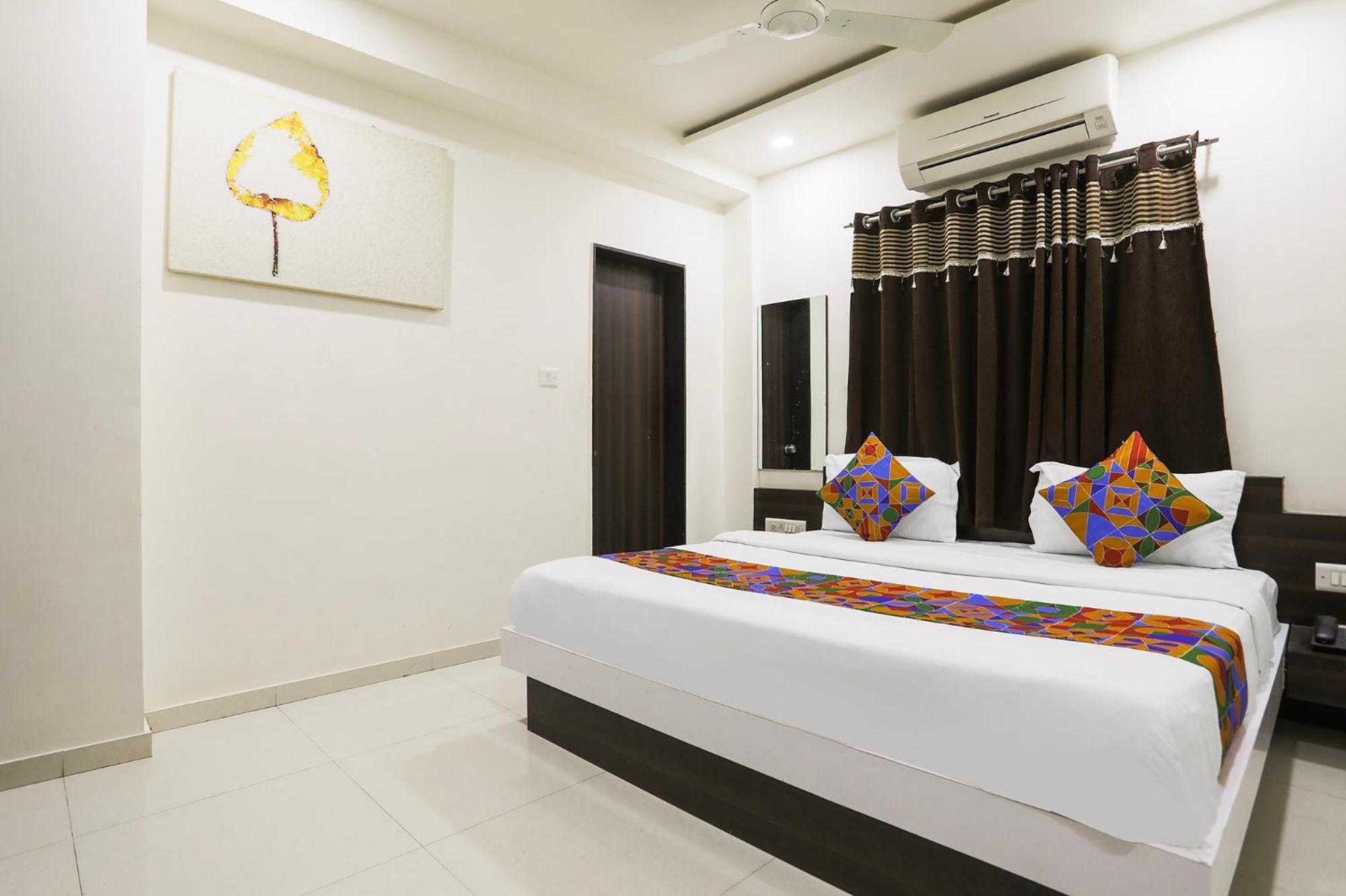 Fabhotel Sk Rajkot Exterior photo