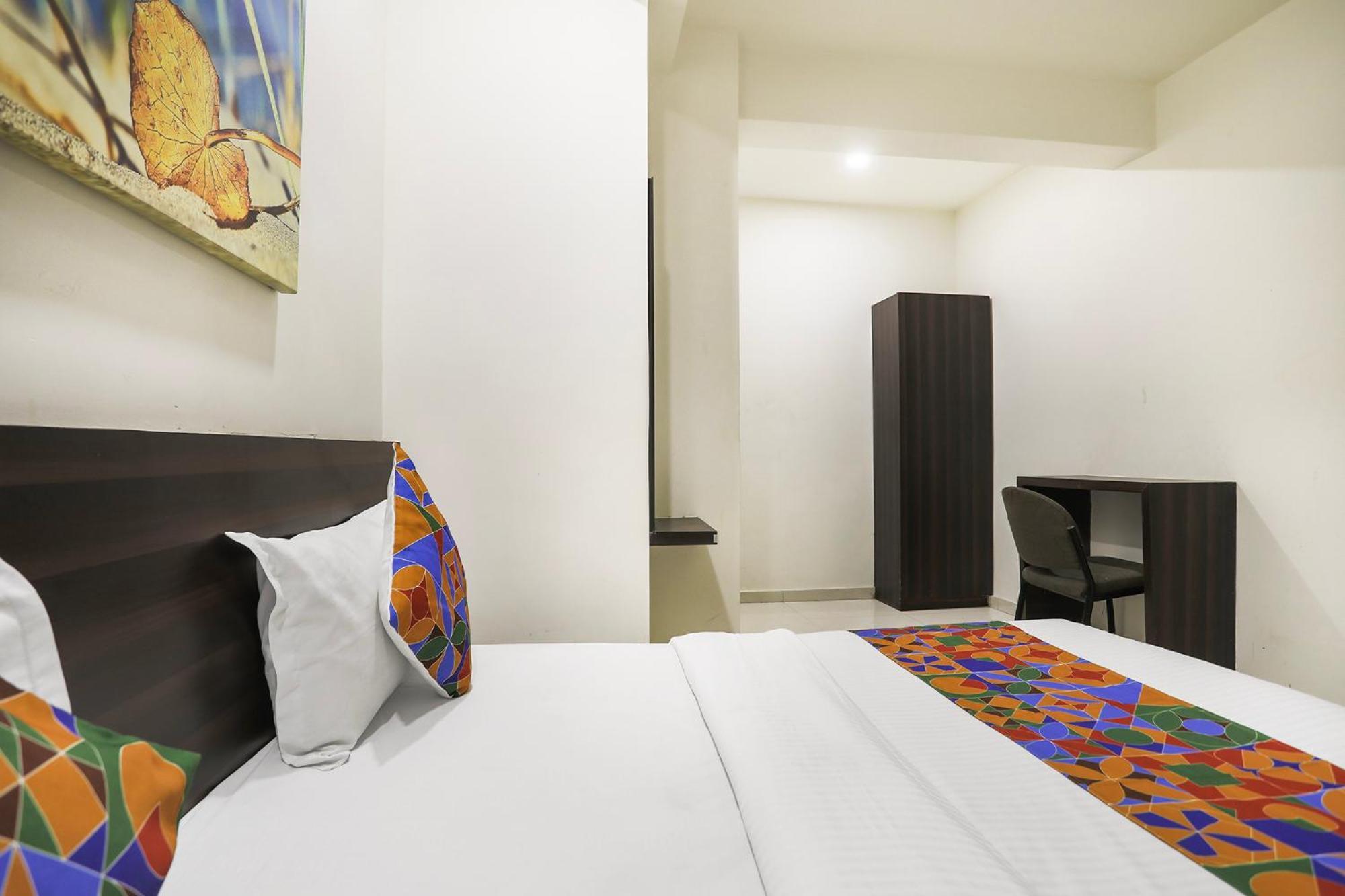 Fabhotel Sk Rajkot Exterior photo