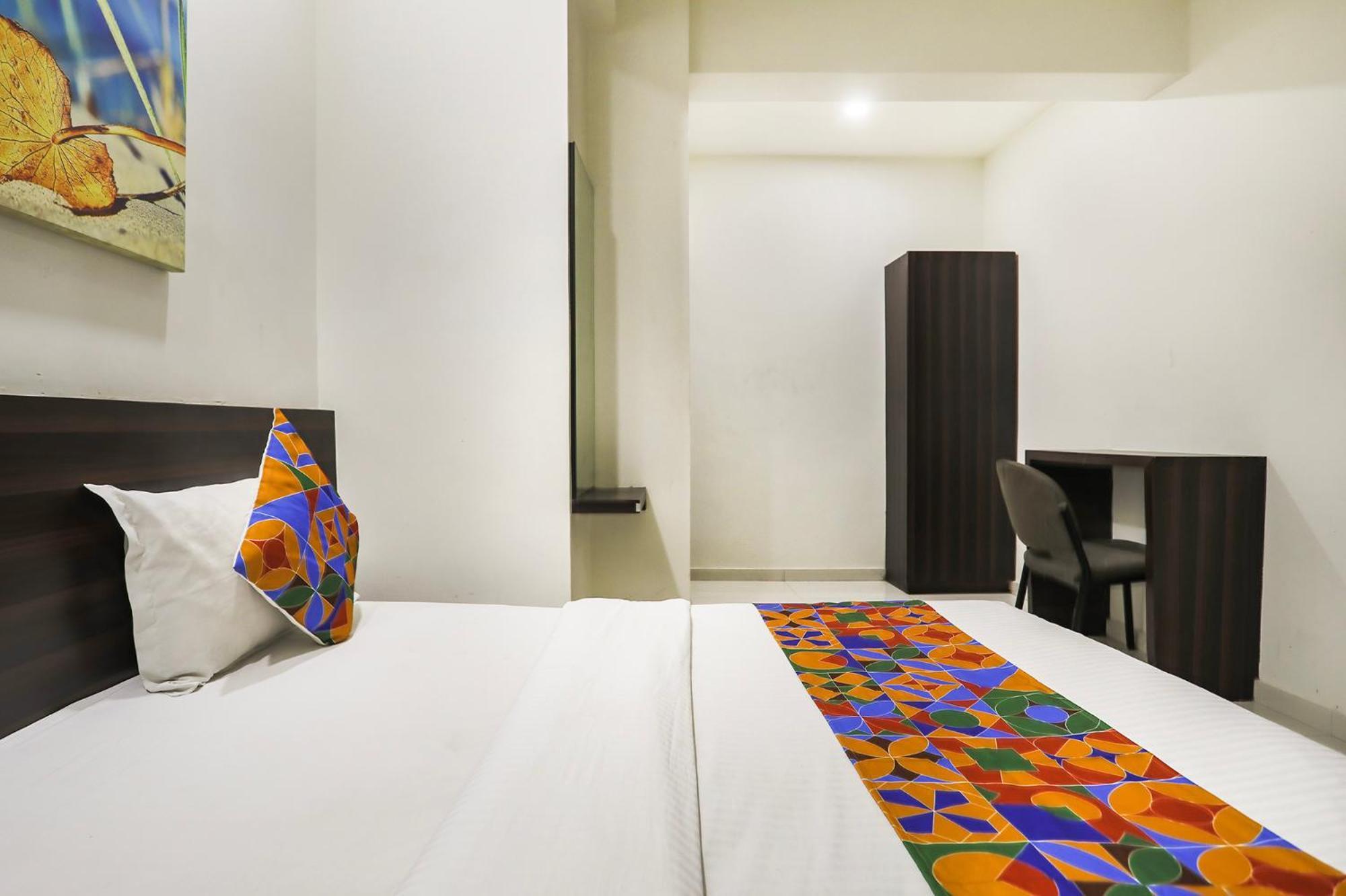 Fabhotel Sk Rajkot Exterior photo