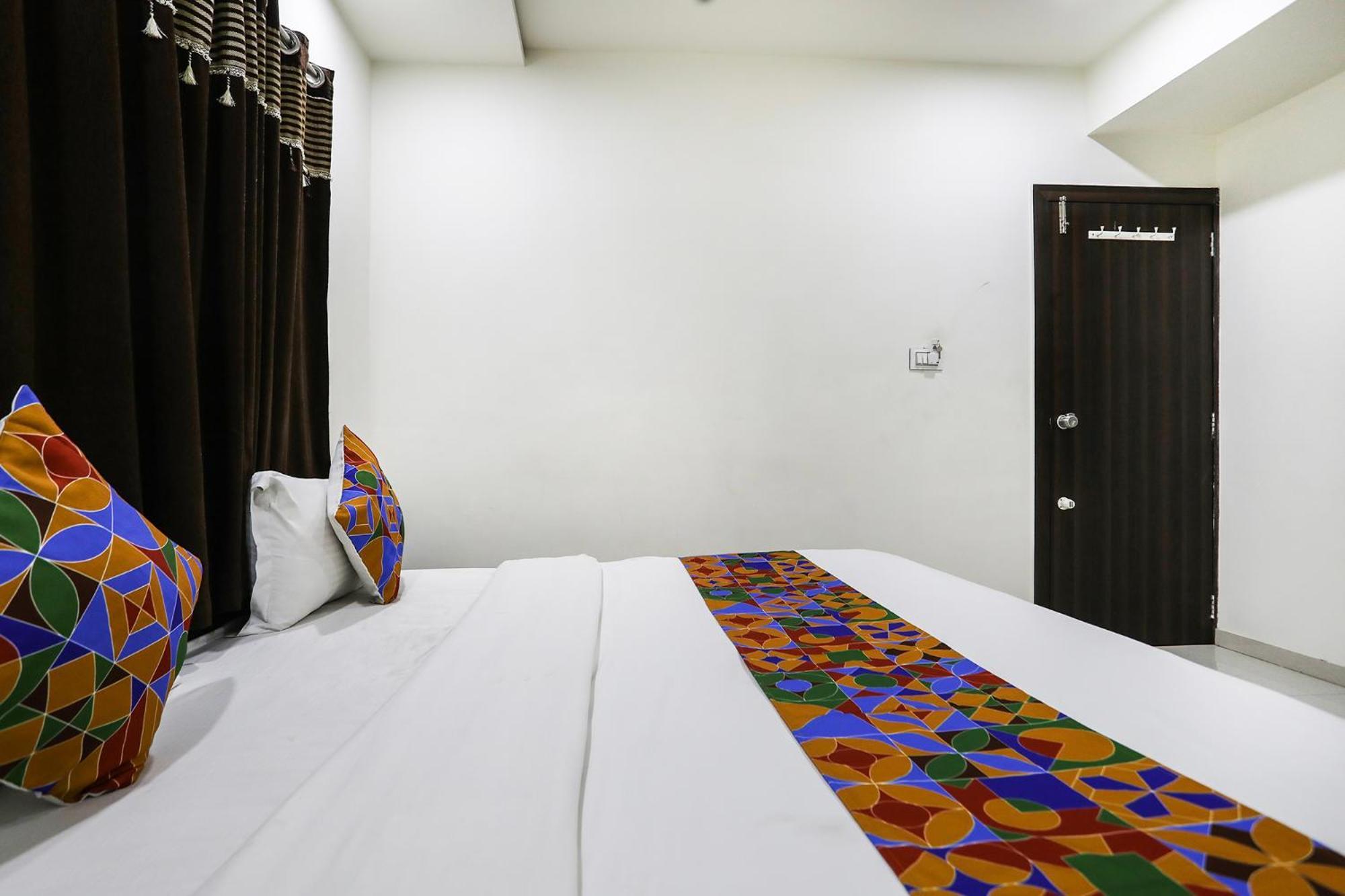 Fabhotel Sk Rajkot Exterior photo