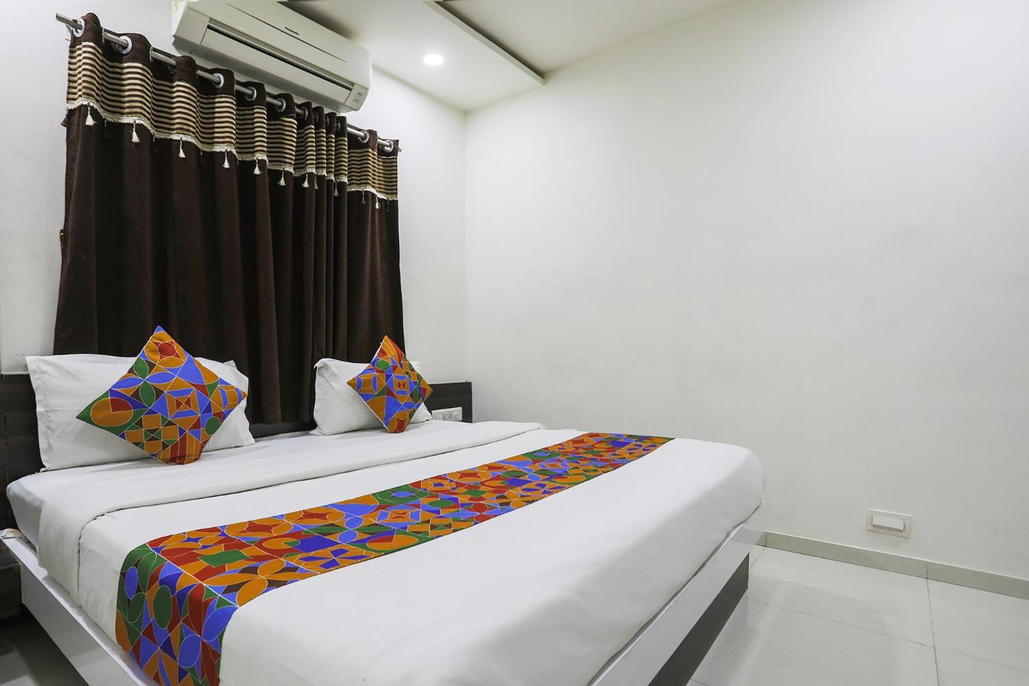 Fabhotel Sk Rajkot Exterior photo