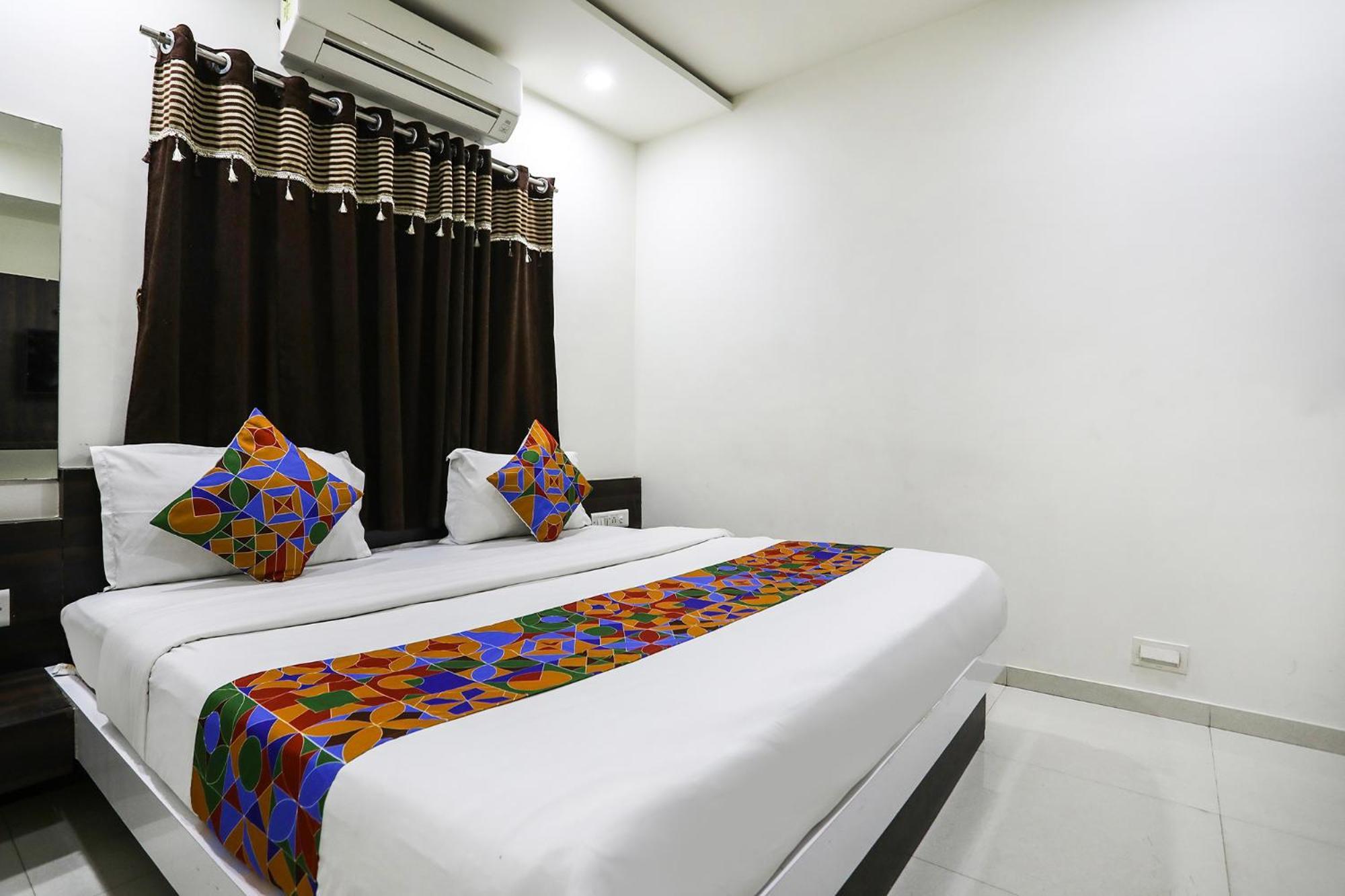 Fabhotel Sk Rajkot Exterior photo